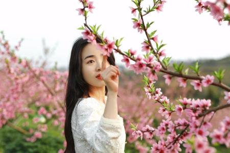 一臉桃花相的女人