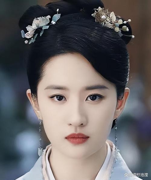 天生富貴命的丹鳳眼的女人,天生富貴命的女人面相有哪些特征?