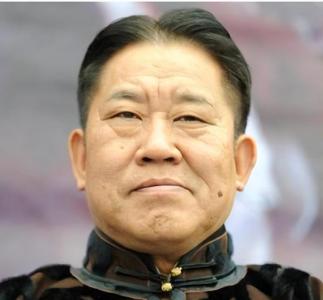 男人嘴巴有點歪的面相 命運如何