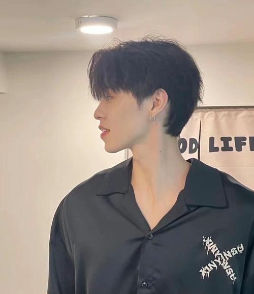 發(fā)型遮臉的男士對氣場是否有影響
