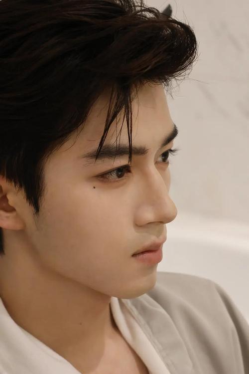 男生左眼淚痣正意義
