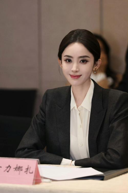 在職場中什么面相的女人最受上級領導喜愛