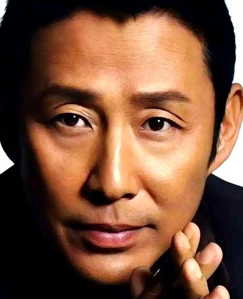 有財運男人的面相 兩眼尖長的男人