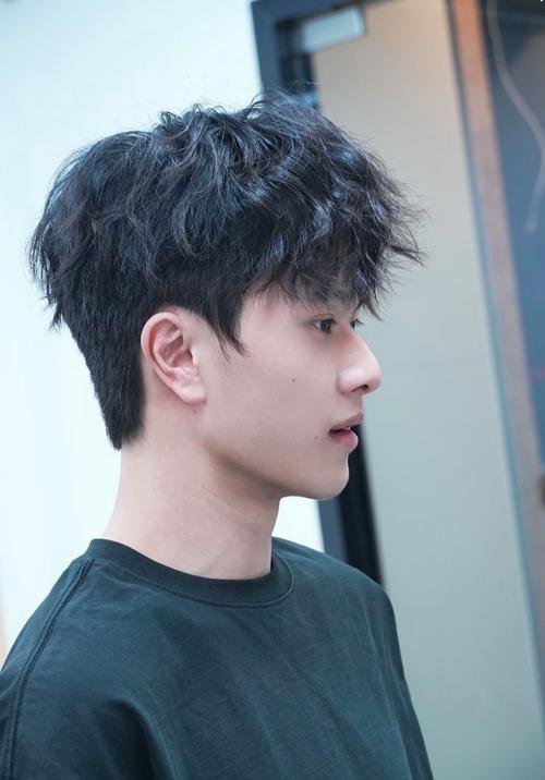 男士左耳發燙代表什么